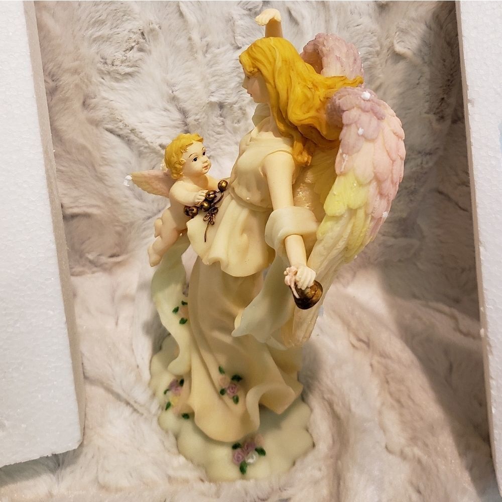 Angel   - Picture 5 of 8